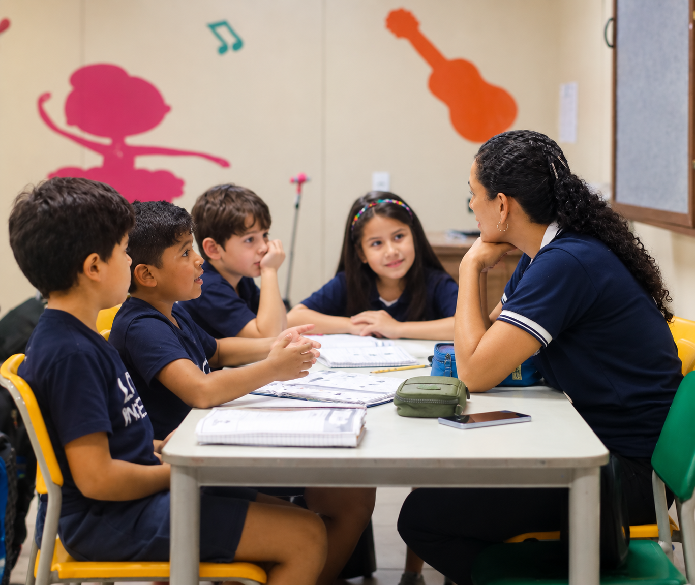 Escuta ativa na escola: por que saber ouvir também faz parte da educação?